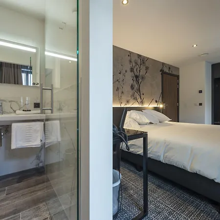 Monarc Hotel