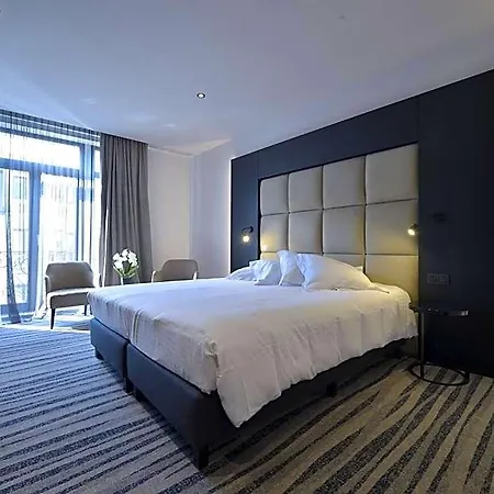 Monarc ホテル 4*