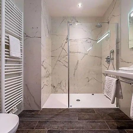 Otel Monarc 4*