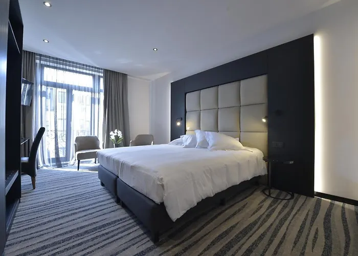 Monarc Готель 4*