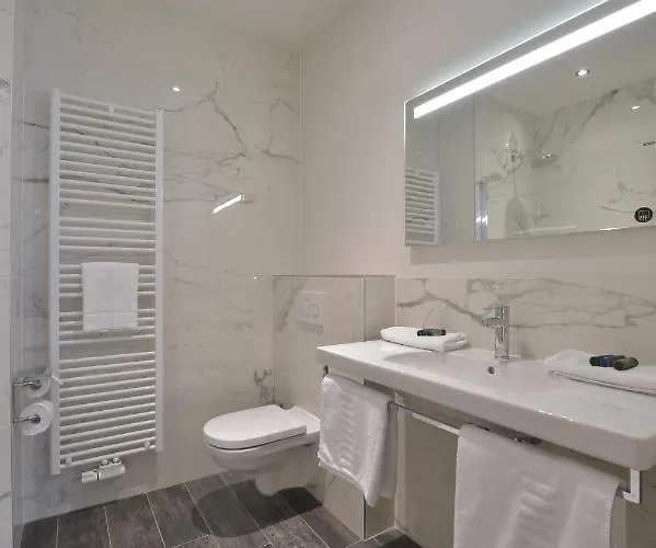 Monarc Готель 4*